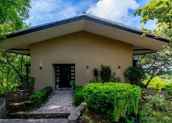Nostalgic Retro On Luxurious Lot With A Private Infinity Pool And Ocean Views Сasa de vacaciones