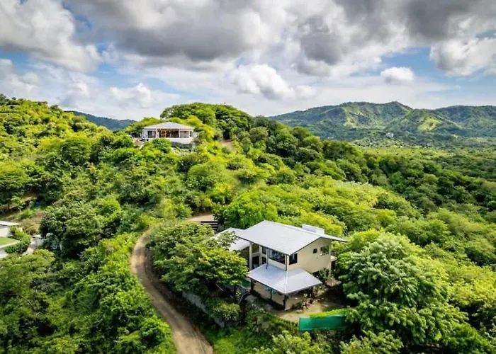 Nostalgic Retro On Luxurious Lot With A Private Infinity Pool And Ocean Views * Santa Cruz (Guanacaste)