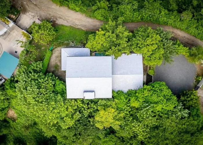 Nostalgic Retro On Luxurious Lot With A Private Infinity Pool And Ocean Views Сasa de vacaciones