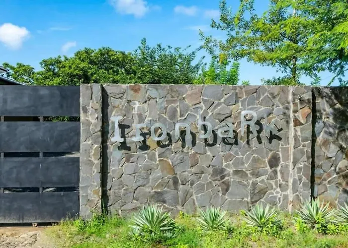Nostalgic Retro On Luxurious Lot With A Private Infinity Pool And Ocean Views Сasa de vacaciones Santa Cruz (Guanacaste)