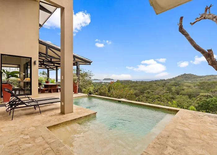 Nostalgic Retro On Luxurious Lot With A Private Infinity Pool And Ocean Views Сasa de vacaciones Santa Cruz (Guanacaste)
