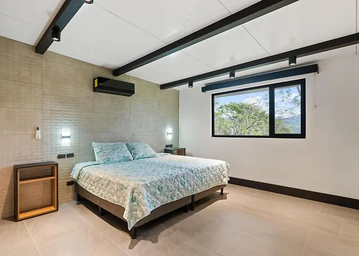 Nostalgic Retro On Luxurious Lot With A Private Infinity Pool And Ocean Views Сasa de vacaciones *
