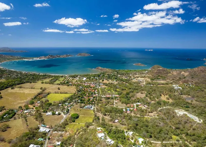 Nostalgic Retro On Luxurious Lot With A Private Infinity Pool And Ocean Views Сasa de vacaciones
