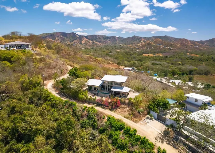 Nostalgic Retro On Luxurious Lot With A Private Infinity Pool And Ocean Views Сasa de vacaciones *